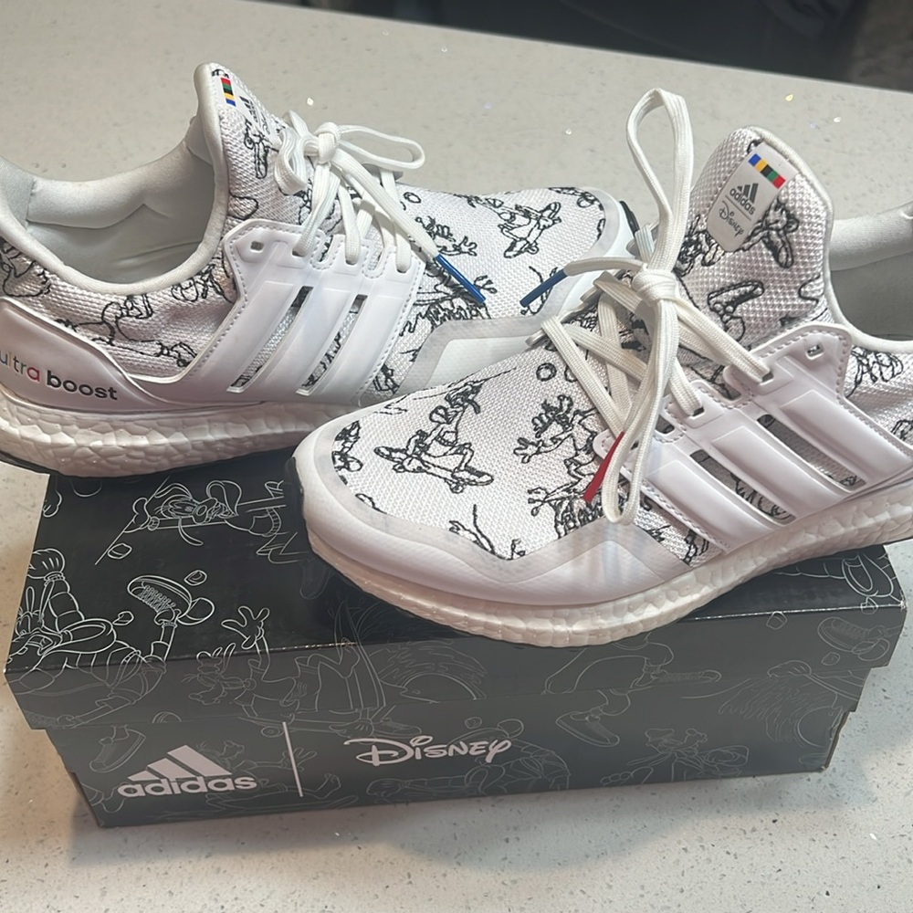 Disney Goofy adidas ultraboost unisex sneakers men 6.5/women 8 - Picture 4 of 5